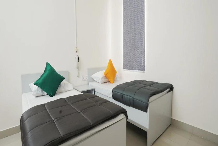 Hotel Cyber Pride Hyderabad Bagian luar foto